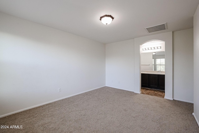 unfurnished room featuring carpet flooring