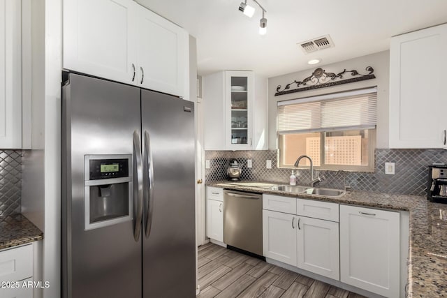 kitchen featuring a sink, visible vents, appliances with stainless steel finishes, and white cabinetry