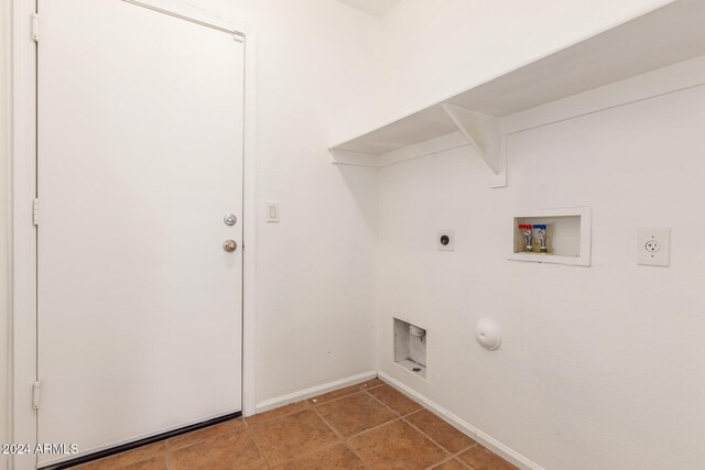 laundry area featuring electric dryer hookup, light tile patterned flooring, gas dryer hookup, and hookup for a washing machine