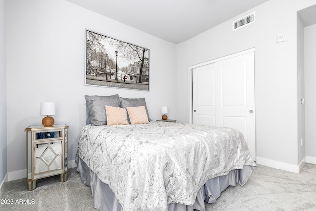 bedroom featuring carpet floors and a closet