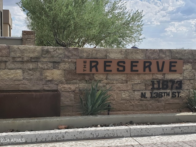 view of community / neighborhood sign