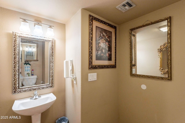 15211 N 89th Ave, Peoria, AZ 85381 - half bathroom featuring toilet and a sink