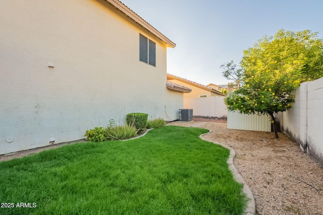 15211 N 89th Ave, Peoria, AZ 85381 - view of yard featuring central AC