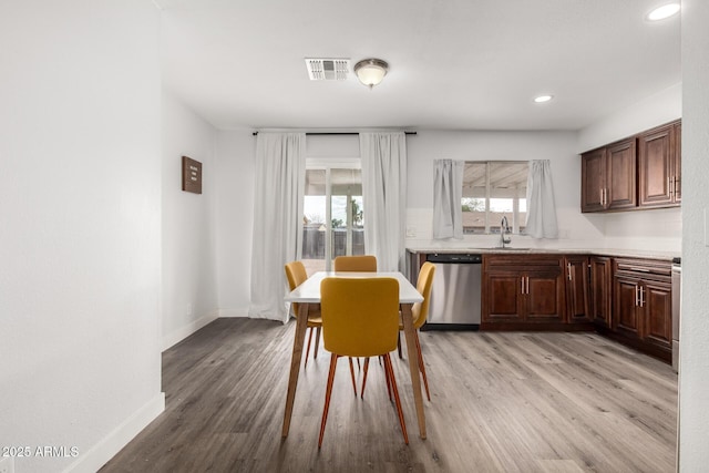 dining room featuring recessed lighting, baseboards, visible vents, and light wood finished floors