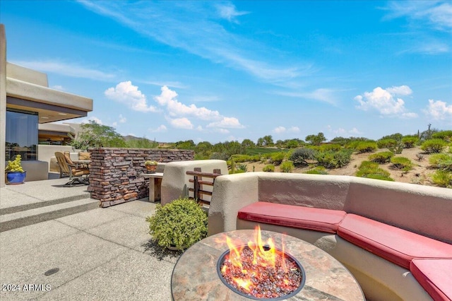 view of patio with an outdoor fire pit