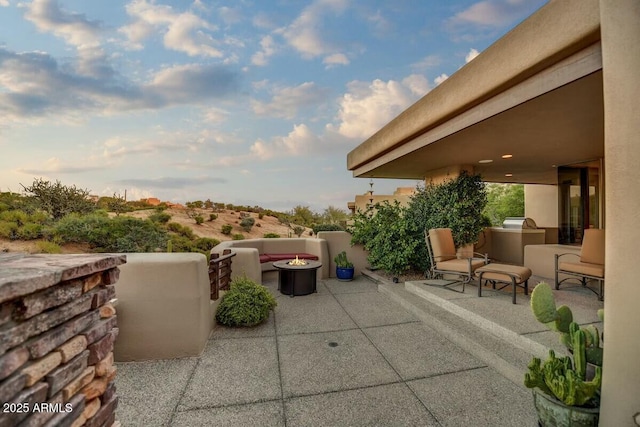 view of patio featuring an outdoor fire pit