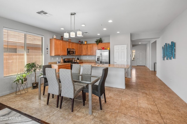 dining area with light tile patterned flooring, visible vents, recessed lighting, and baseboards