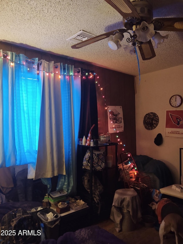 unfurnished bedroom featuring ceiling fan and a textured ceiling