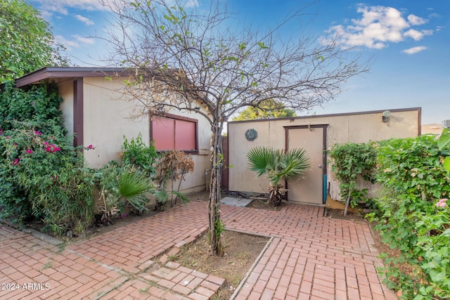 6120 N 30th Ave, Phoenix, AZ 85017 - view of patio featuring an outbuilding