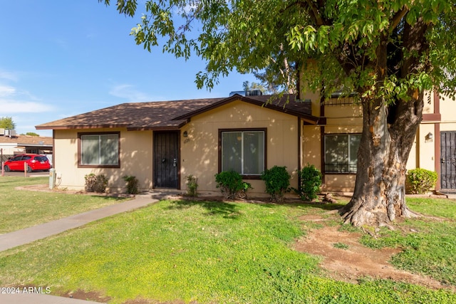 6120 N 30th Ave, Phoenix, AZ 85017 - view of front of house with a front lawn and a shingled roof