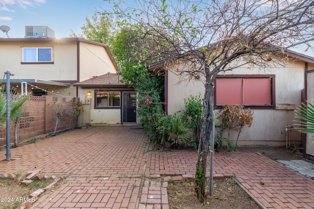 6120 N 30th Ave, Phoenix, AZ 85017 - view of patio with central AC and fence