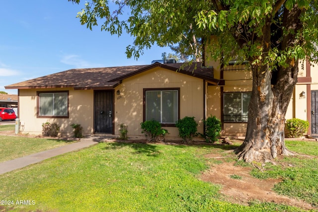 6120 N 30th Ave, Phoenix, AZ 85017 - view of front of property with a front lawn and a shingled roof