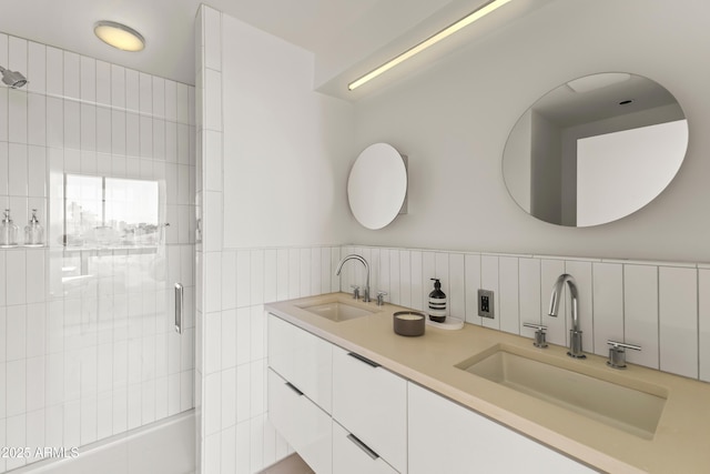 312 E Windsor Ave Unit 6, Phoenix, AZ 85004 - full bath with a shower, double vanity, and wainscoting