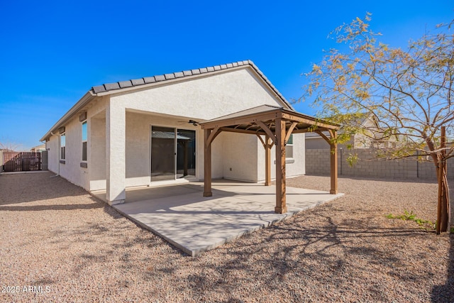 back of property featuring ceiling fan, a fenced backyard, a patio, and stucco siding