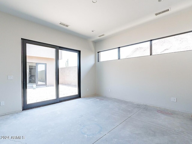 empty room featuring concrete flooring