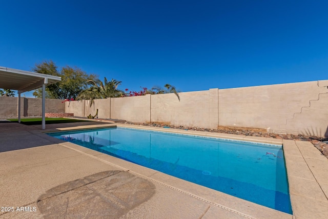 view of swimming pool