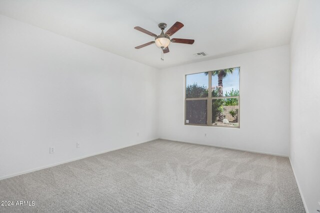 unfurnished room with carpet and ceiling fan