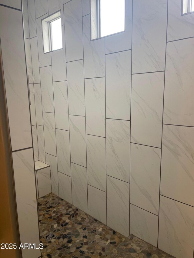 3211 W Pollack St, Phoenix, AZ 85041 - full bathroom with a tile shower