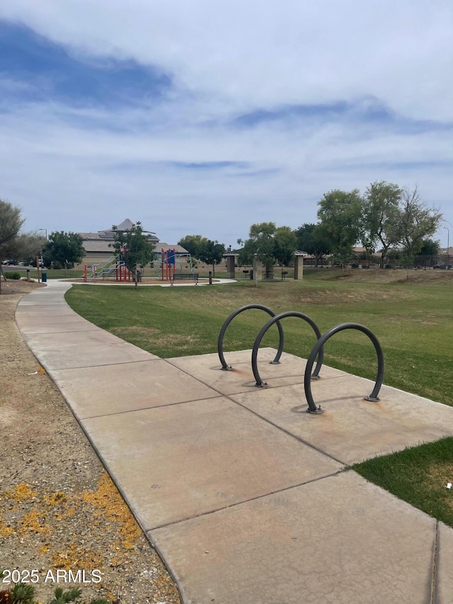 3211 W Pollack St, Phoenix, AZ 85041 - view of community with a yard