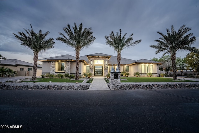 view of front of house featuring a front lawn