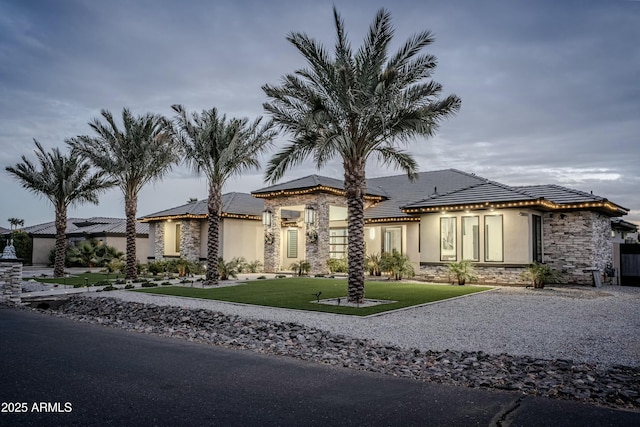 view of front of home featuring a front yard