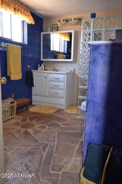 3733 Del Contento Rd, Snowflake, AZ 85937 - bathroom with vanity