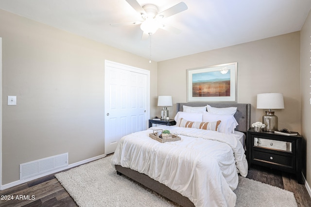 bedroom featuring dark hardwood / wood-style floors, a closet, and ceiling fan