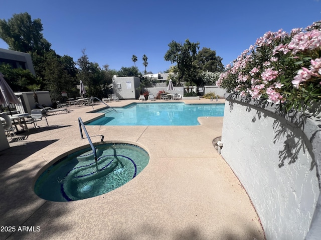 5203 N 24th St Unit 207, Phoenix, AZ 85016 - community pool with a patio and a community hot tub