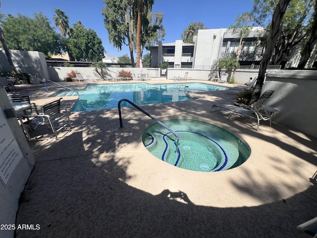 5203 N 24th St Unit 207, Phoenix, AZ 85016 - community pool with a hot tub, a patio, and a fenced backyard