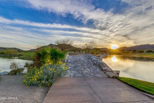 water view with a mountain view