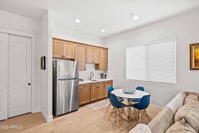 3441 S Del Aire Ct Unit 182, Flagstaff, AZ 86005 - kitchen with freestanding refrigerator, light wood-type flooring, light countertops, open floor plan, and recessed lighting