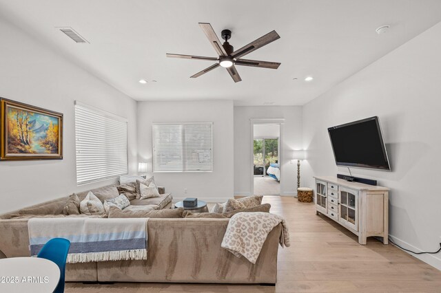 3441 S Del Aire Ct Unit 182, Flagstaff, AZ 86005 - living room with a ceiling fan, light wood-style floors, recessed lighting, and baseboards