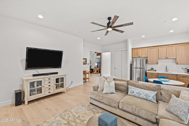 3441 S Del Aire Ct Unit 182, Flagstaff, AZ 86005 - living room featuring ceiling fan, recessed lighting, light wood finished floors, and baseboards