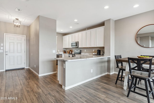 2237 S Jacana Ln, Gilbert, AZ 85295 - kitchen featuring stainless steel appliances, baseboards, white cabinetry, light countertops, and dark wood-style flooring