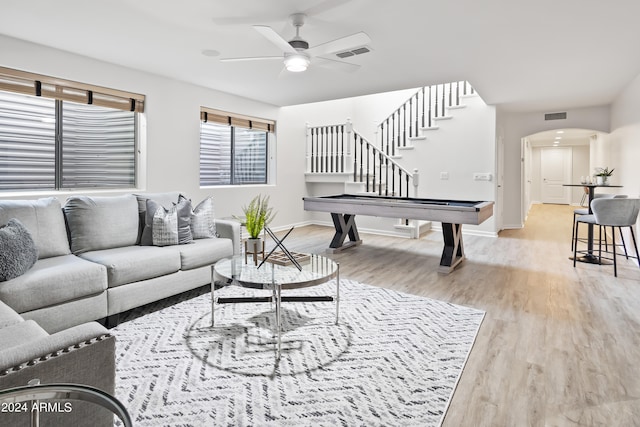 living room featuring light hardwood / wood-style floors and ceiling fan