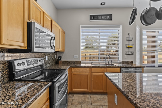 1244 W Straford Ave, Gilbert, AZ 85233 - kitchen featuring stainless steel appliances, a sink, healthy amount of natural light, and dark stone counters