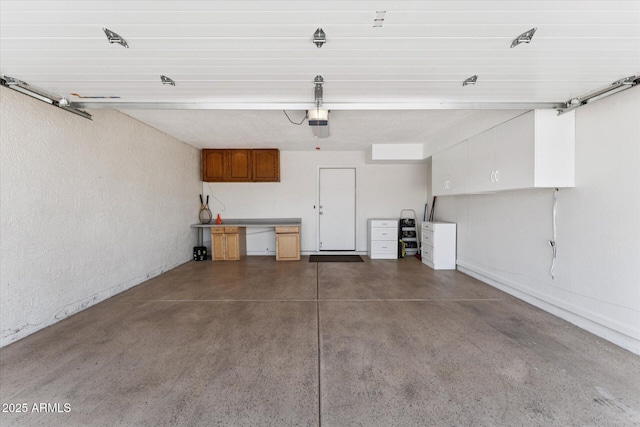 7835 E Cannon Dr, Scottsdale, AZ 85258 - garage featuring a garage door opener