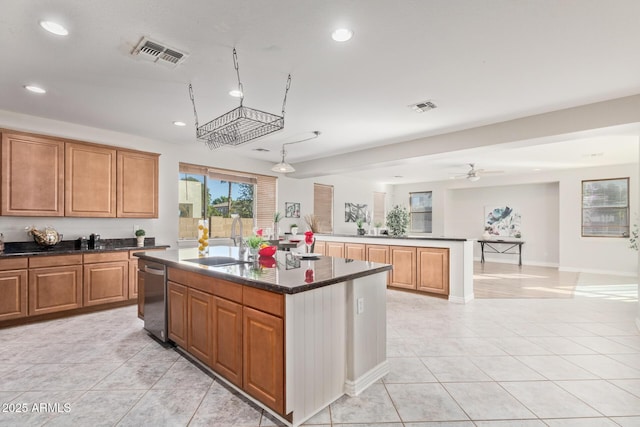 kitchen featuring visible vents, a sink, light tile patterned floors, recessed lighting, and an island with sink