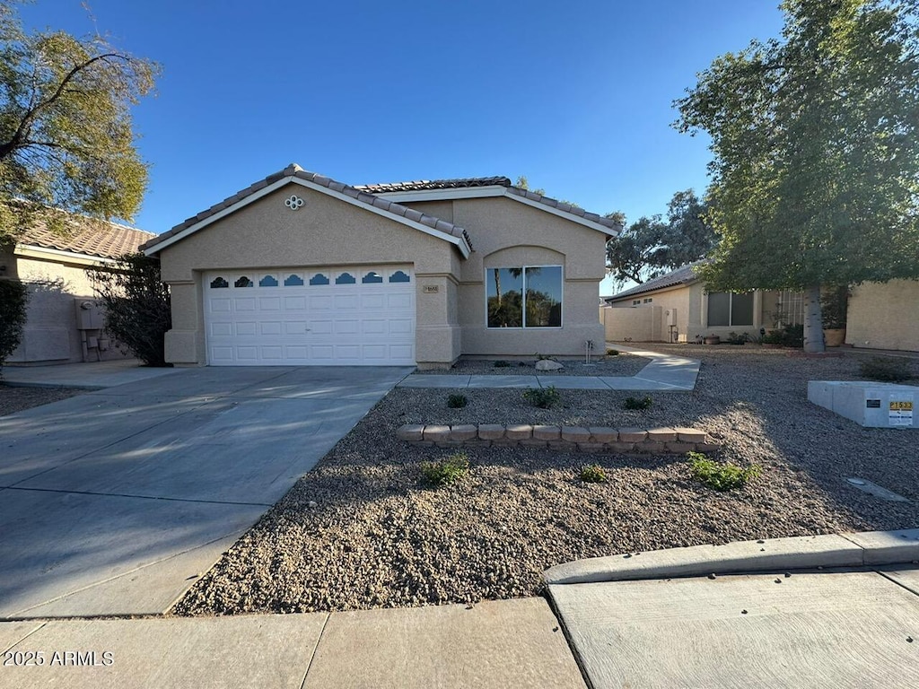 view of front facade featuring a garage