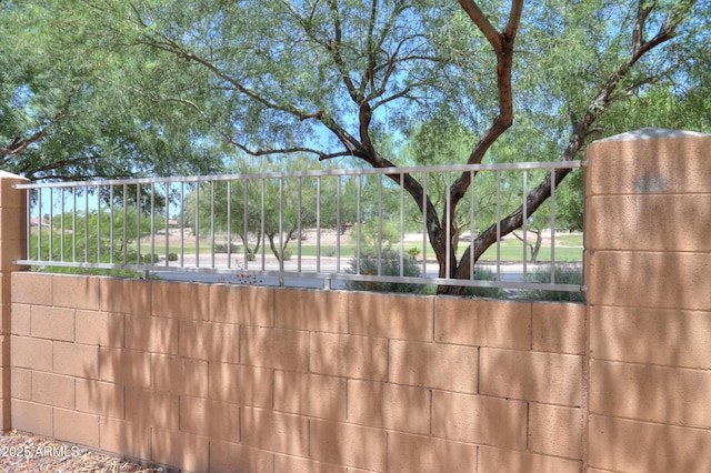 103 S Birdie Way, Casa Grande, AZ 85194 - view of gate