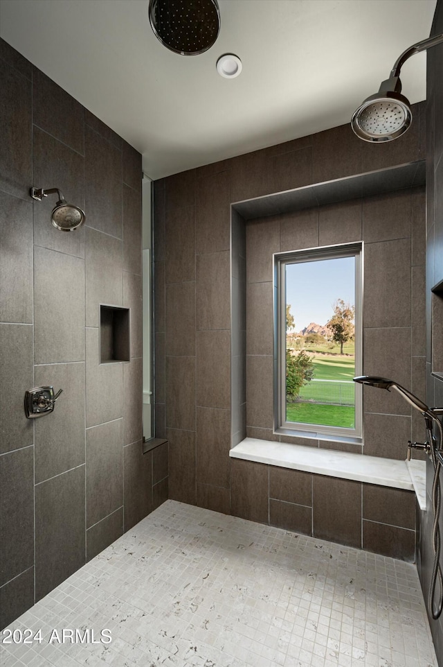 bathroom featuring tiled shower