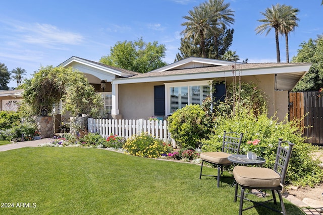 single story home featuring a front yard