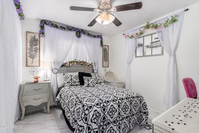 bedroom featuring ceiling fan