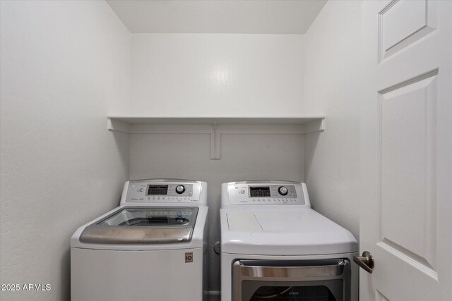 2487 S Conestoga Rd, Apache Junction, AZ 85119 - washroom featuring independent washer and dryer