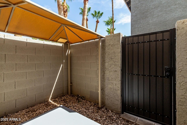 19601 N 7th St Unit 1022, Phoenix, AZ 85024 - view of yard featuring a gate