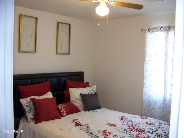 bedroom featuring ceiling fan