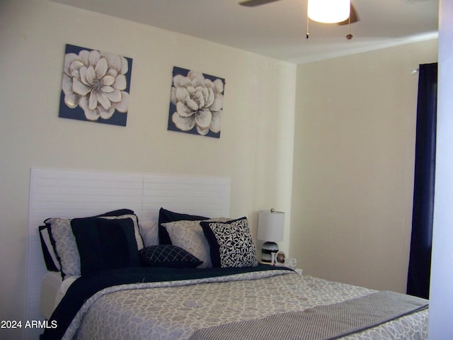 bedroom with ceiling fan