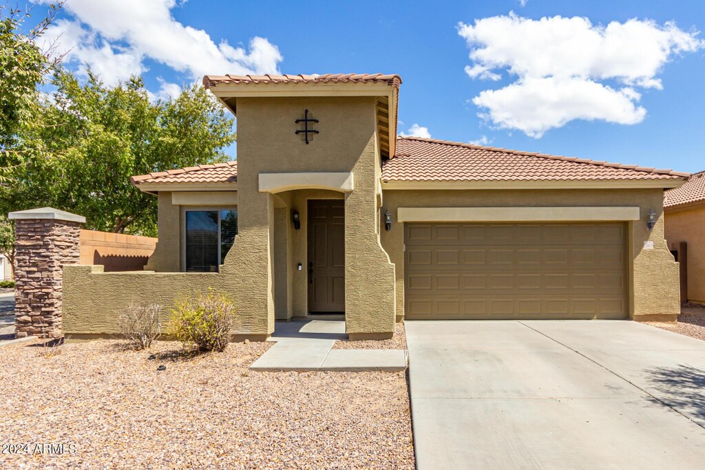 view of front of house featuring a garage