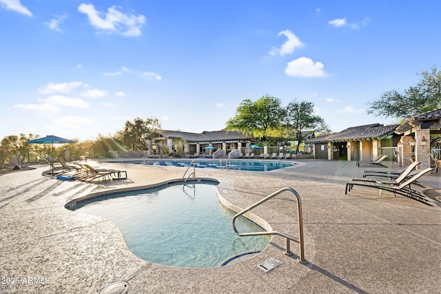 3859 N El Sereno St, Mesa, AZ 85207 - community pool with a patio area