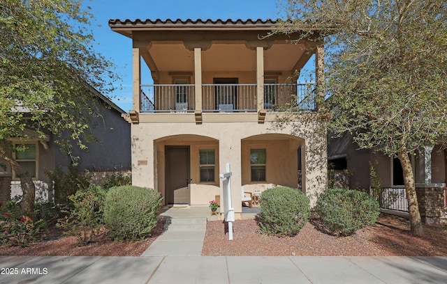 view of front of property featuring a balcony and stucco siding